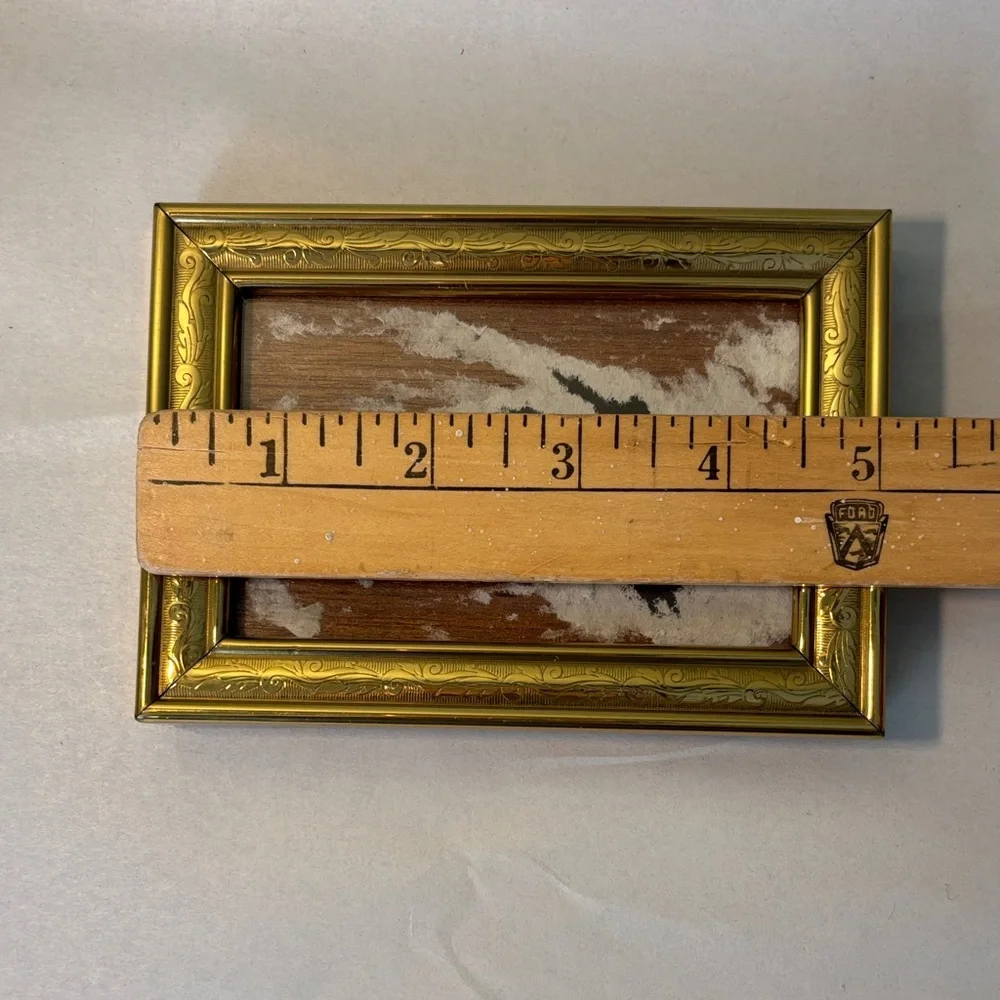 Fetco International Inc Elegant Gold Tone Picture Frame